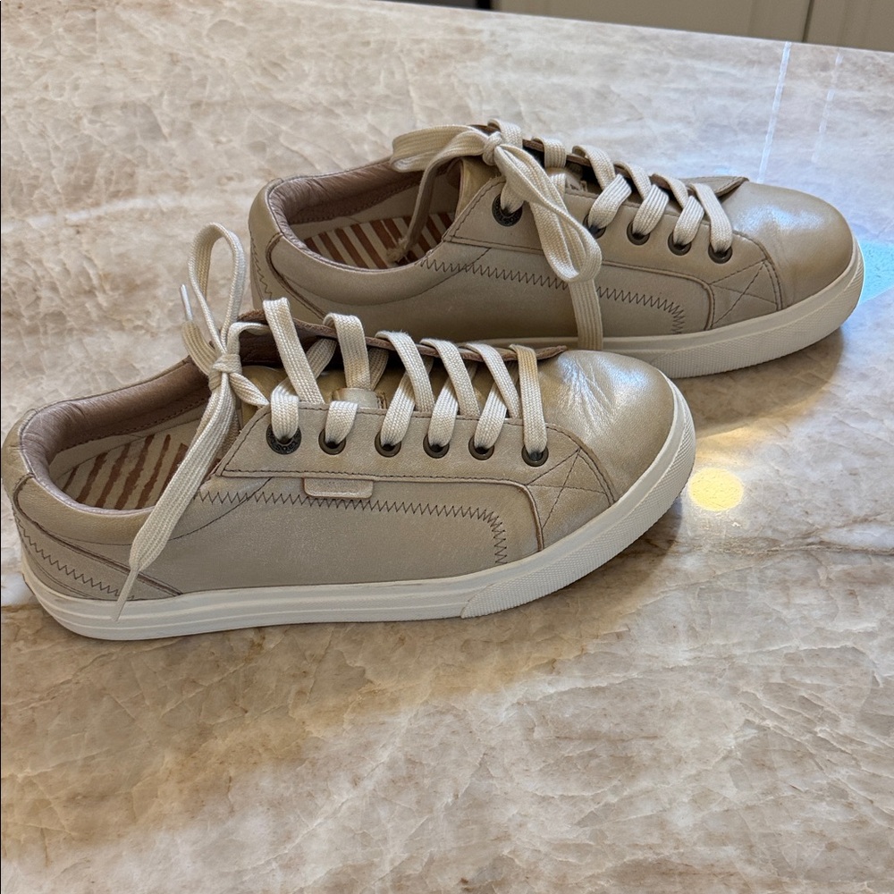 Taos Footwear Beige leather Sneakers